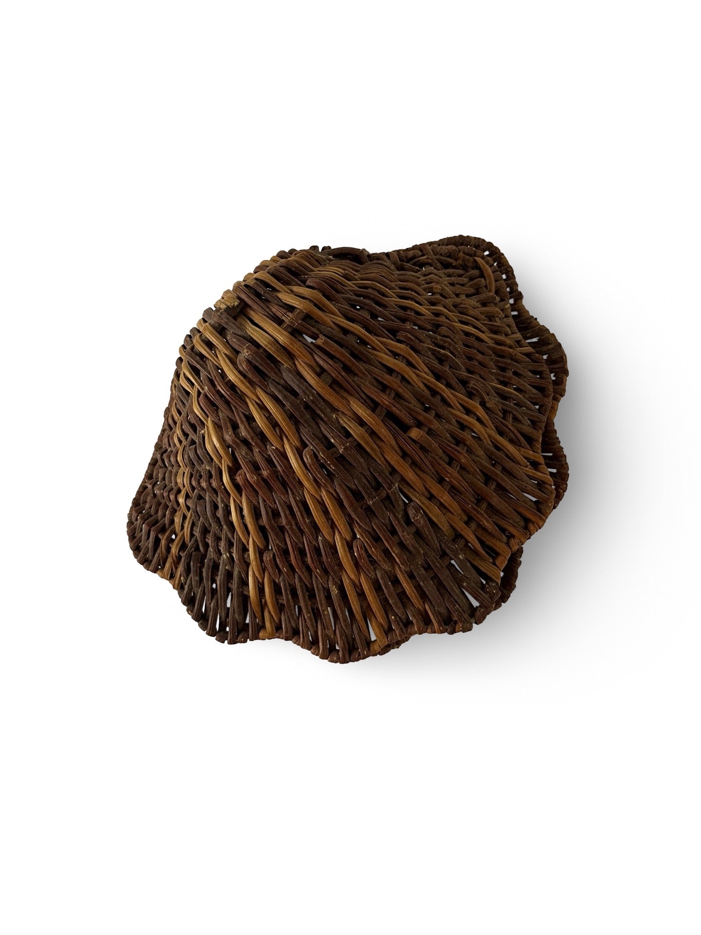 Vintage Wicker Clam